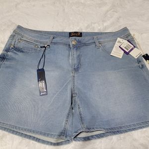 NWT Seven7 light  denim shorts sz 16